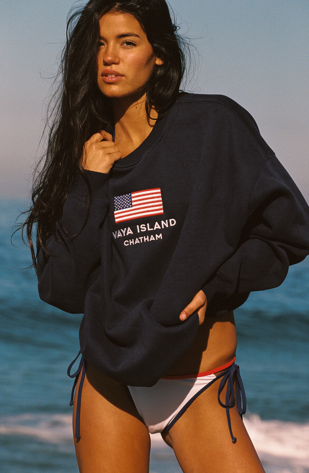 Embroidered USA Crewneck (Navy) – Vaya Island