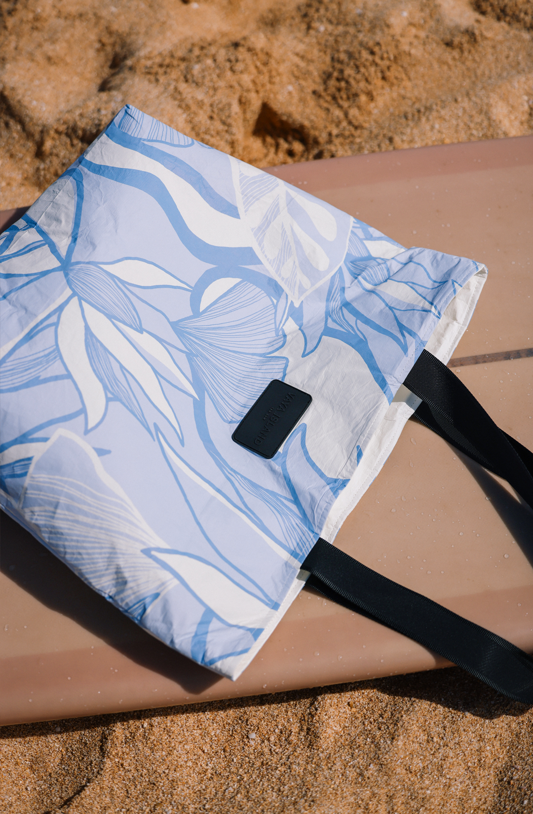 Vaya Island Tote Bag - Thumbnail 2
