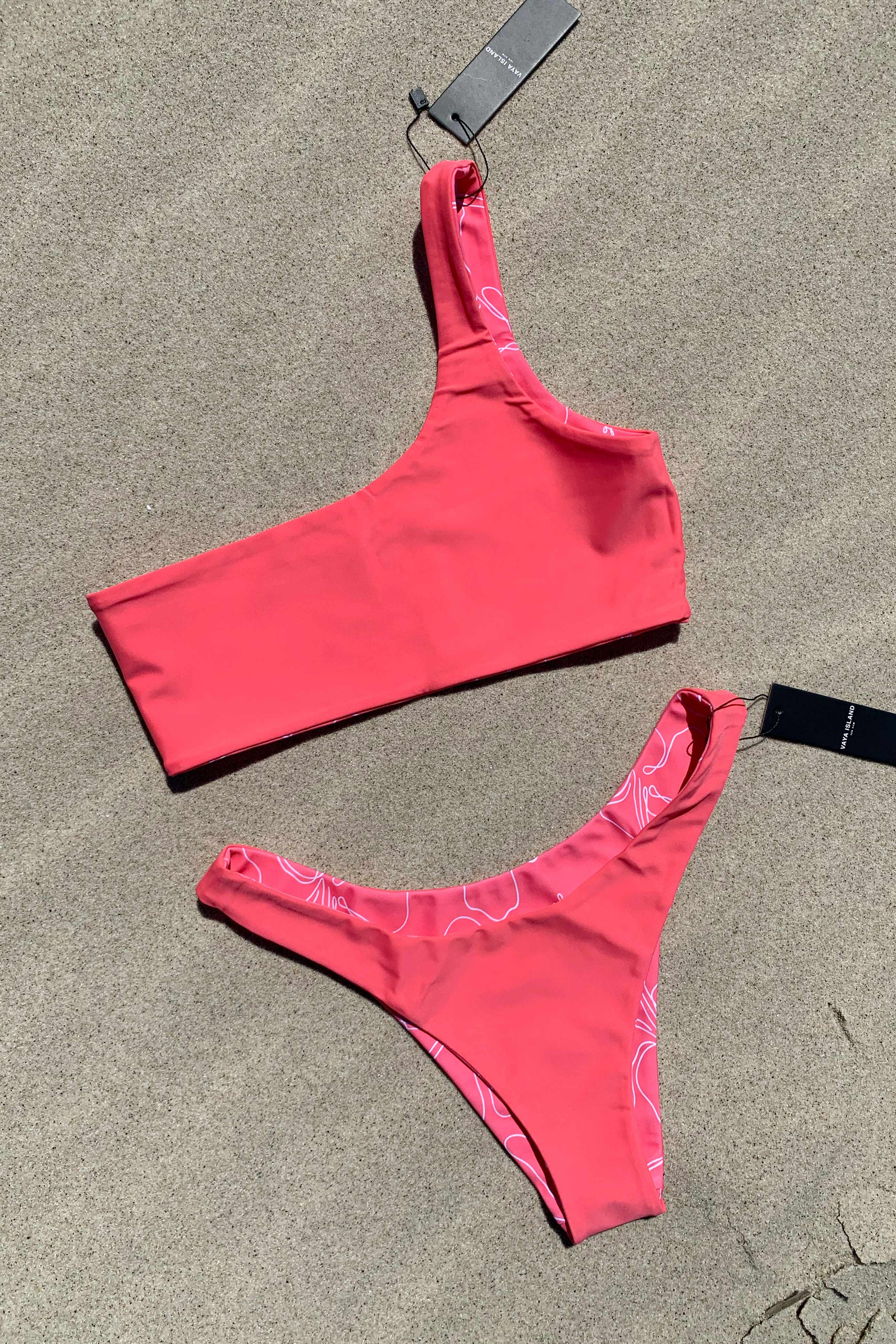 Chelsea Reversible Top (Cayman/Pastel Red)